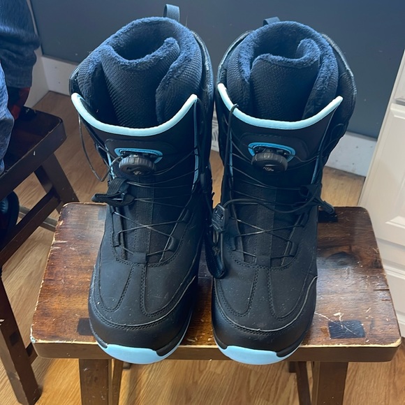 Women’s Deerfamy Snowboard Boots - Picture 1 of 3